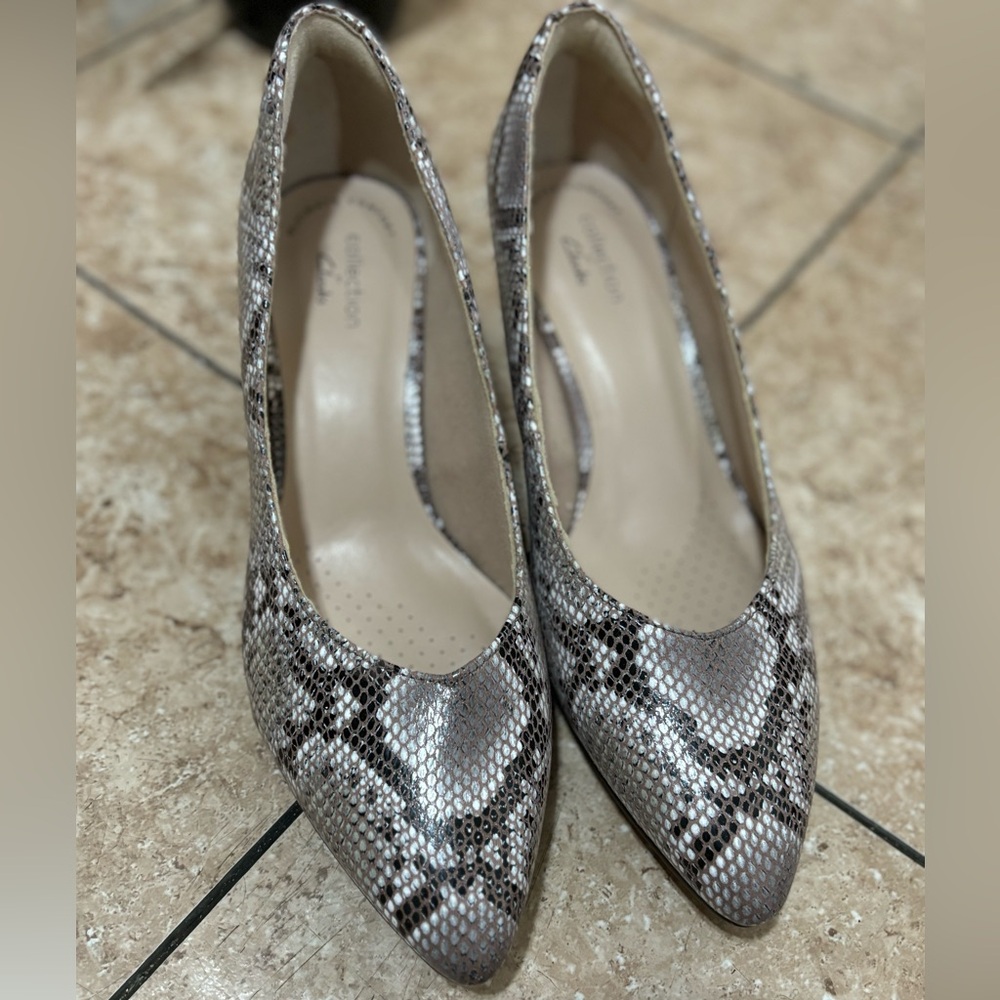 Clarks Linvale Jerica Pumps In Natural Snake Size… - image 8